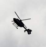 28.04.13 / ein Eurocopter EC-135 der Bundespolizei flog im Tiefflug entlang einer Bahntrasse im Leipziger Westen