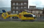 Ein EC-KPA  Rettungshubschrauber auf seinem Stützpunkt in Tremp/Spanien.