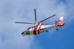 Eurocopter EC155B1 ein Northern Rettungshubschrauber D-HNHD kreist über Bergen auf Rügen. - 02.07.2022
