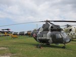 Mi-2 (02 gelb) leichter Mehrzweckhubschrauber der ehemaligen Gruppe der Sowjetischen Streitkräfte in Deutschland (GSSD). Aufgenommen im Flugplatzmuseum Cottbus, 12.Juli 2016.