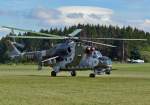 Mi-24 Hind, 7357 der  Czech Air Force  rollt zum Startpunkt in Breitscheid - 29.08.2015
