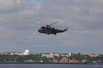 Sikorsky MK 41, aufgerstete Sea King der Marineflieger, hier ber der Kieler Frde.
Fotografiert von Bord der  Color Fantasy  beim Einlaufen in Kiel
am 13.06.2012.
