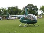 Dieser Hubschrauber .... drehte mit den Gästen des Oldtimertreffen in Gnoien seine Runden 825.06.2011]