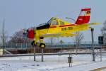 Vor dem Aeronauticon am Flugplatz in Anklam ist das Agrarflugzeug PZL-106 BR ausgestellt. - 16.01.2013  