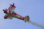 Wingwalking und Kunstflug einer Boeing Stearman E75 auf dem Flugplatzfest in Karlsruhe-Forchheim am 18. September 2010