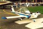 Kleinstes zweimotoriges Flugzeug der Welt auf dem Flugplatz Winzeln
