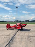 Eine Baby- Lakes (N6754) bei den Flugtagen auf den Flugplatz in Bautzen. Das ist der kleinste Doppeldecker der Welt. 09.08.2014