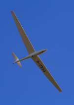 Eine ASK-21 des LSV Geratshof bei der Landung auf dem Flugplatz Karlsruhe-Forchheim (05.11.10)