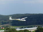 Alexander Schleicher ASK-21, D-4762 im Endanflug auf die Piste 25 in Coburg-Steinrücken (EDQY) am 20.7.2024