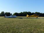 Aviat Aircraft, Husky A-1B, D-EKOD vor dem F-Schlepp der Schleicher KA-6, D-9408, am Flugplatz Hammelburg (EDFJ) am 10.7.2026