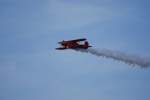 Beech 17 Staggerwing beim Smokeberflug auf den Flugtagen Lbeck am 27.09.08 auf dem Flughafen Lbeck Blankensee.