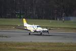 Die Beech C90A King Air D-ILGI rollt nach ihrer Landung in Hamburg Fuhlsbttel am 01.04.09 zum Stellplatz.