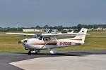 Cessna F172N, D-ECUB, rollt zur Tankstelle in Bonn-Hangelar 25.06.2010