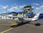Cessna 150, D-EAPJ vor dem Tower in Gera (EDAJ) am 30.5.2019