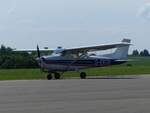 Cessna 172N Skyhawk, D-EKCB auf dem Weg zur Parkposition in Gera (EDAJ) am 20.5.2018