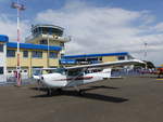 Cessna 172N Skyhawk, D-EVIL, vor dem Tower in Gera (EDAJ) am 8.7.2018