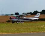 Cessna 172 Skyhawk, D-EPWE beim Start auf der Piste 06 in Gera (EDAJ) am 8.7.2018