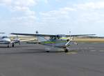 Cessna 172N Skyhawk II, D-EVIP auf dem Vorfeld in Gera (EDAJ) am 20.7.2018