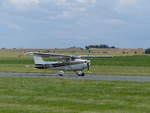 Cessna 172 P Skyhawk, D-EOMB gelandet in Gera (EDAJ) am 17.8.2019