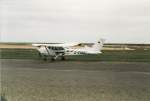 Cessna 172 beim Rollen zur Startbahn in Borkum (10.08.2007)