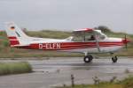 Eine Reims-Cessna 172 mit der Kennung D-EFLN beim Start auf der Runway 21 am 10.08.11