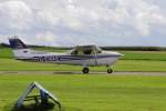 D -EWAE,Cessna 172R Skyhawk, von Westflug Aachen startet am 31.08.2014 in Merzbrück bei Aachen.