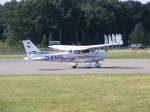 D-EASS, Cessna 172S Skyhawk SP am Wendehammer vor dem Start in Gera (EDAJ) am 12.9.2015