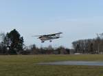 Cessna 182 Skylane II, D-EIYS bei der Landung in Moosburg auf der Kippe (EDPI) am 26.2.2021