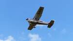 Cessna 182 Skylane II, D-EIYS gestartet auf der Piste 25 in Coburg Steinrücken (EDQY) am 17.7.2022