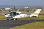 Cessna C 182 Skylane RG, D-EDXY, rollt zur Startbahn in Bn-Hangelar - 25.11.2011