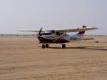 Cessna 206 V5-NSK Springermaschine von Skidive Swakopmund in Namibia beim Start am 2.9.2009