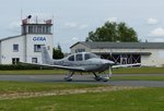 Cirrus SR22, N338CP, auf dem Weg zum Start in Gera (EDAJ) am 16.6.2016