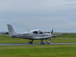 N338CP, Cirrus SR22, auf dem Weg zum Start in Gera (EDAJ) am 16.6.2016
