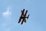 Focke-Wulf FW-44J Steiglitz D-EXWO und Boeing A75N1 Stearman N3972U am 28.06.2015 ber dem Flugplatz Strsuebrg