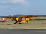 Piper PA 18-95 Super Cub, D-ENLK auf dem Vorfeld in Gera (EDAJ) am 20.7.2020