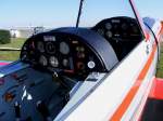Blick ins Cockpit der Zlin 226 D-EWIA auf dem Flugplatz Gera (EDAJ)1.10.2011