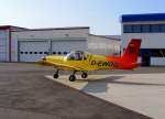 Zlin 42 D-EWOG (ex.DDR-WOG), von Gina Tympel, in neuer Lackierung auf dem Vorfeld in Gera (EDAJ)am 2.6.2011