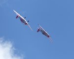 Zlin 226 D-EWIA und Zlun 526AFS D-EWQL beim Paarkunstflug über dem Flugplatz Gera (EDAJ), 13.8.2016