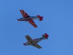 Zlin 226 D-EWIA und Zlin 526AFS D-EWQL von der Kunstflugstaffel Aero Gera beim Spiegelflug in EDAJ am 13.8.2016
