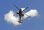 Boeing AH-64D Apache, US-Army 25321 im Anflug auf Hürth - 10.06.2017