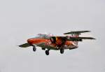 Eine SAAB 105OE der sterr.Luftwaffe im Landeanflug nach einer Vorfhrung whrend der AIRPOWER13 am Militrflughafen Zeltweg in sterreich,28.6.2013.Mehr Bilder und Stratos Kapsel auf www.bus-bahn-truck.at