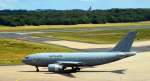 Airbus der Luftwaffe 10+23 auf dem Weg zur Startposition auf dem Flughafen Kln/Bonn.
