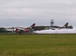 Zwei Alpha-Jets der Asas de Portugal beim Start ihres Displays. Die Rauchgeneratoren laufen bereits. Das Foto stammt vom 16.06.2006