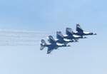 Die Thunderbirds, mit ihren F-16C Fighting Falcons, in enger Formation bei ihrer spektakul�ren Performance im Rahmen der Sun`n Fun Aero Expo am 19.4.2026 am Lakeland-Linder Int.