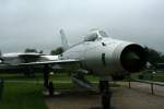 NVA Mig-21 F 13 in der Luftfahrtausstellung bei Hermeskeil im strmenden Regen im Jahr 2007