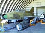 NVA/Bundeswehr Mig-21UM 23+61 im Luftfahrtmuseum Finow bei Eberswalde in einem Hangar am 17.07.2005 