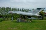 MiG 21 auf dem Sockel, Luftfahrtmuseum Merseburg, Mai 2012