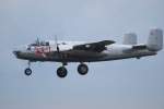 North American B-25 Mitchell im Anflug auf Berlin-Schnefeld auf der ILA am 12.06.10