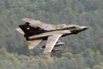 Tornado der Englnder (UK-Air Force) im Tiefflug ber`m Sauerland - Sommer 1988.