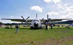  Roy Black - Transall  (Ganz in wei.....), Frontbild mit voll ausgefahrenen Lande-, Brems- und Strklappen, am Flugtag in Breitscheid - 21.08.2010